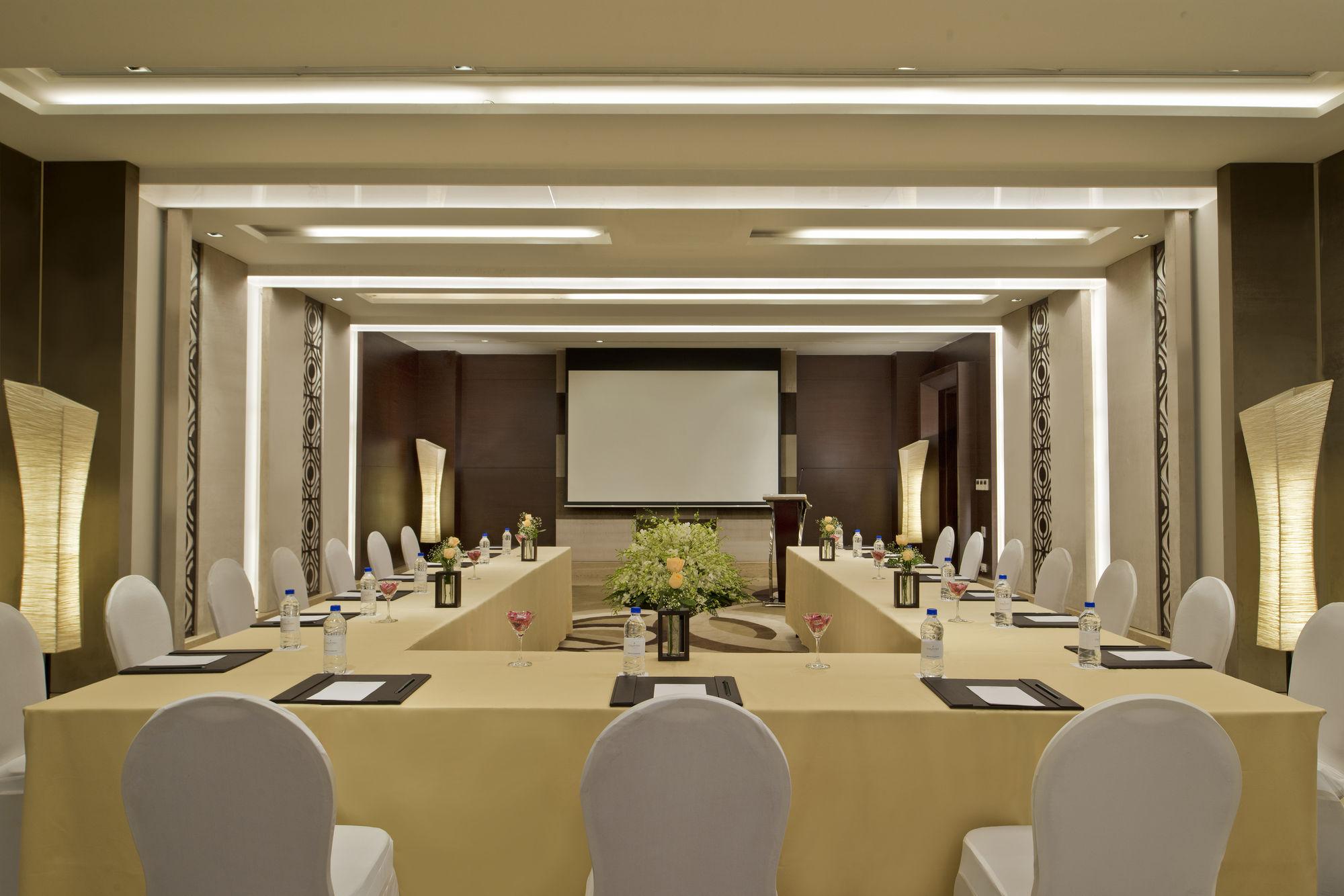 Country Inn & Suites By Radisson, Bengaluru Hebbal Road Exterior photo